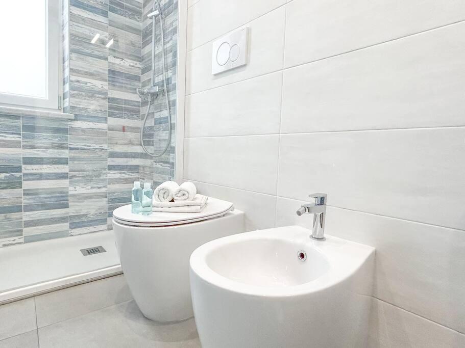 Apartamento Free Parking - Elegante Casa Con Wifi -Smarttv Savona Exterior foto