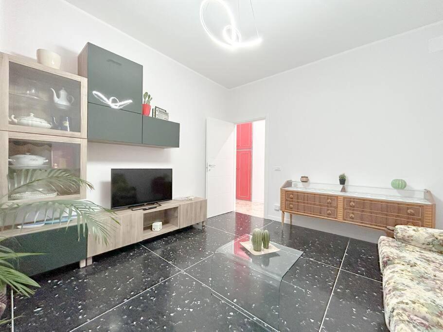 Apartamento Free Parking - Elegante Casa Con Wifi -Smarttv Savona Exterior foto