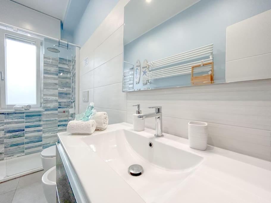 Apartamento Free Parking - Elegante Casa Con Wifi -Smarttv Savona Exterior foto