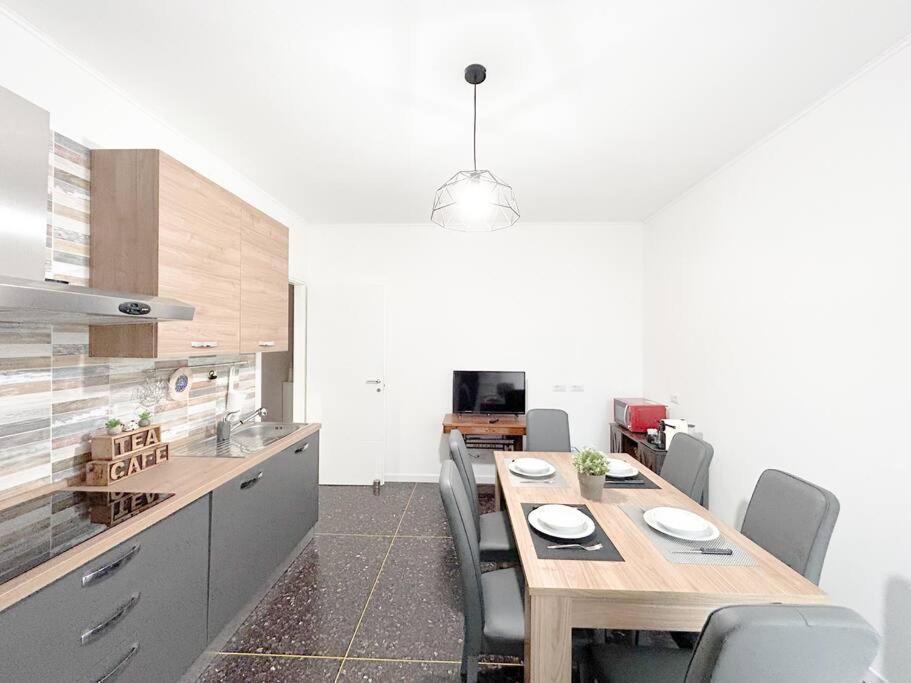 Apartamento Free Parking - Elegante Casa Con Wifi -Smarttv Savona Exterior foto