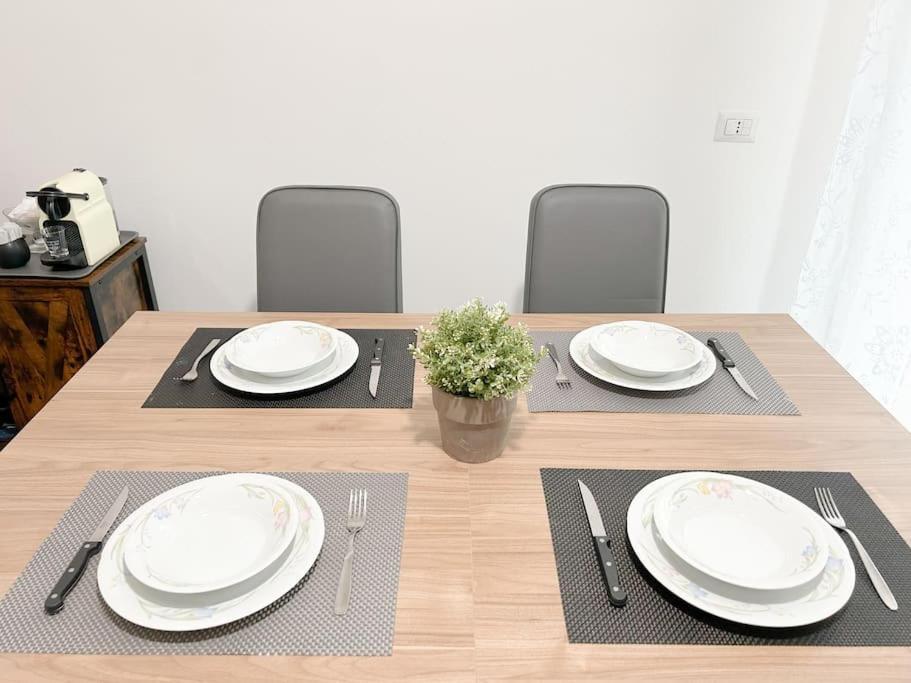 Apartamento Free Parking - Elegante Casa Con Wifi -Smarttv Savona Exterior foto