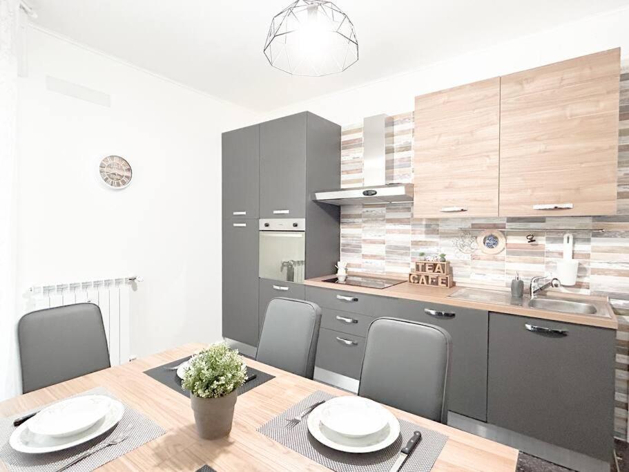 Apartamento Free Parking - Elegante Casa Con Wifi -Smarttv Savona Exterior foto